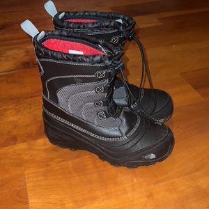 Unisex the north face snow boots EUC Sz 6 Snow , Skiing . Hiking
